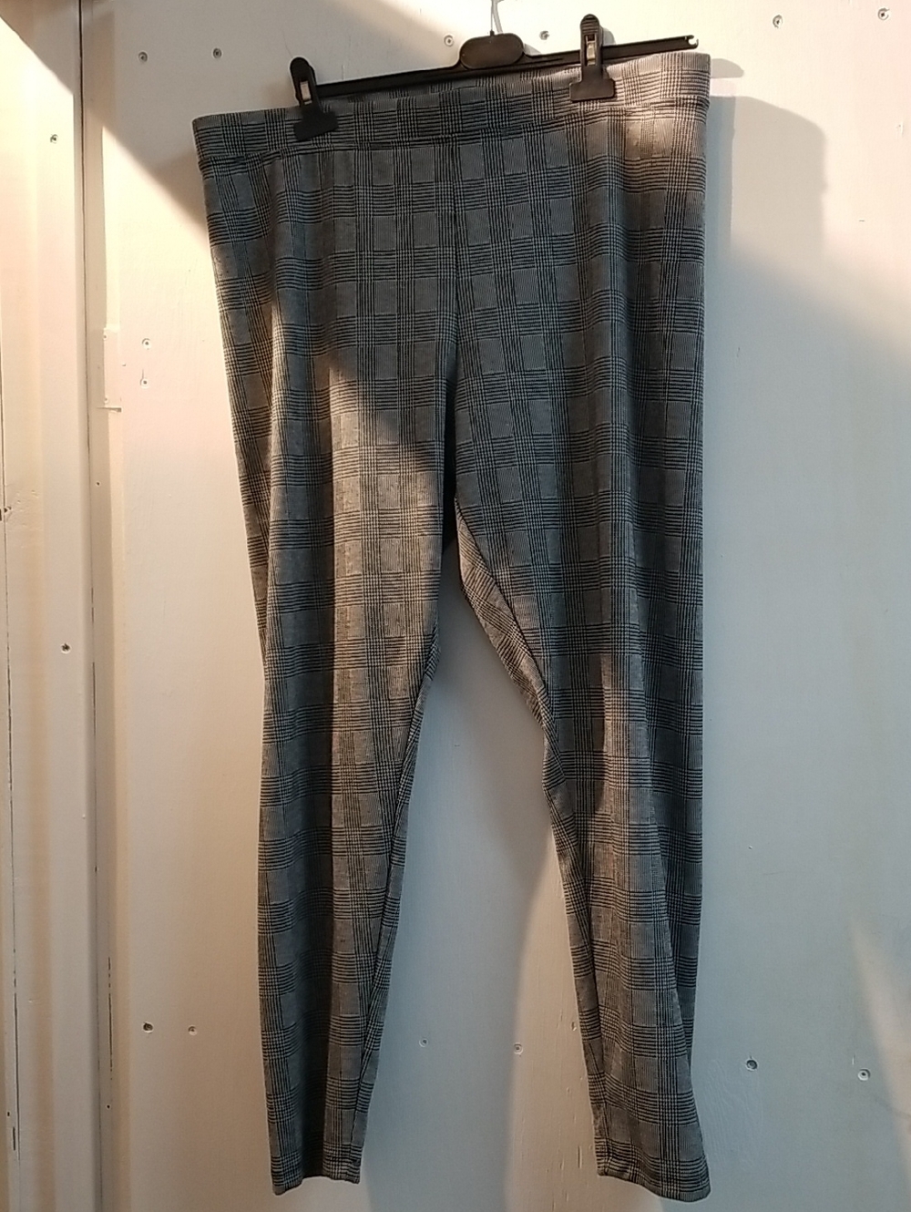 Grey Plaid Stretch Leggings